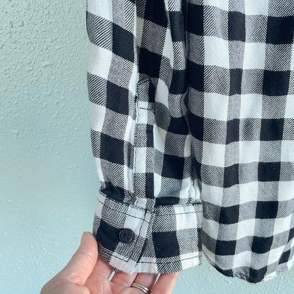 Beachlunchlounge Button Down - Picture 3 of 5